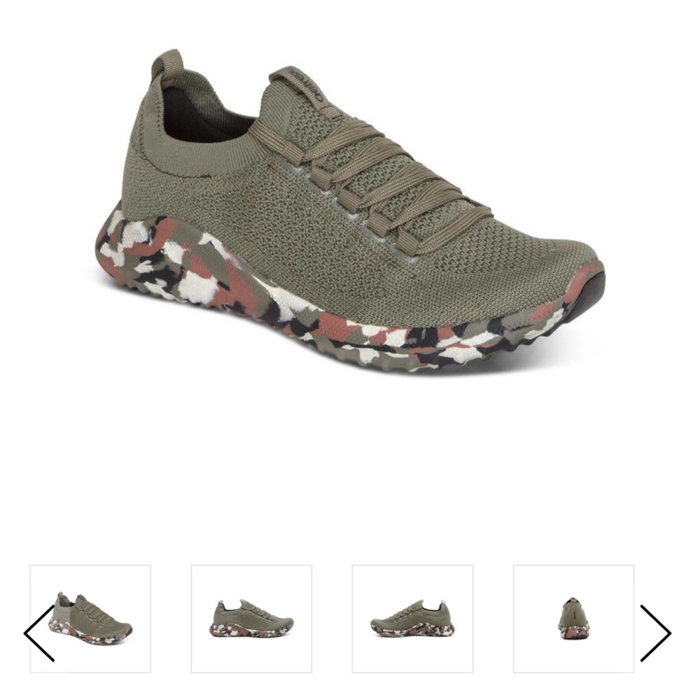 Aetrex Carly Arch Support Sneakers Size 7.5-8
Like New / Excellent condition